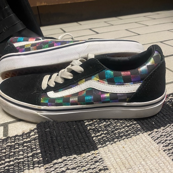 Vans - Picture 2 of 4